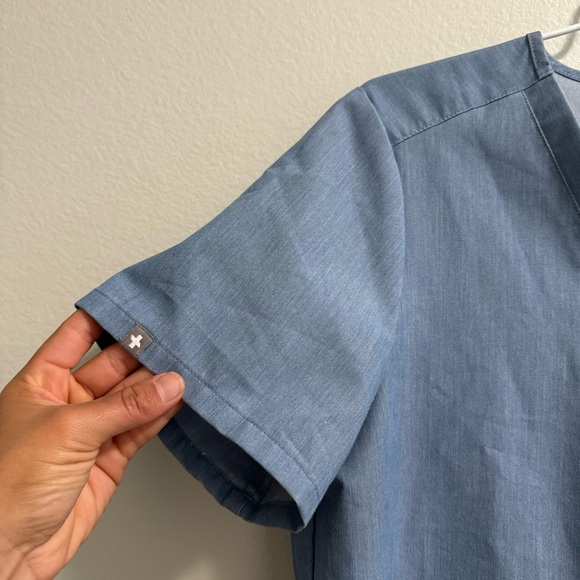Women’s Catarina One-Pocket Scrub Top Light Blue Size Medium - Picture 2 of 8
